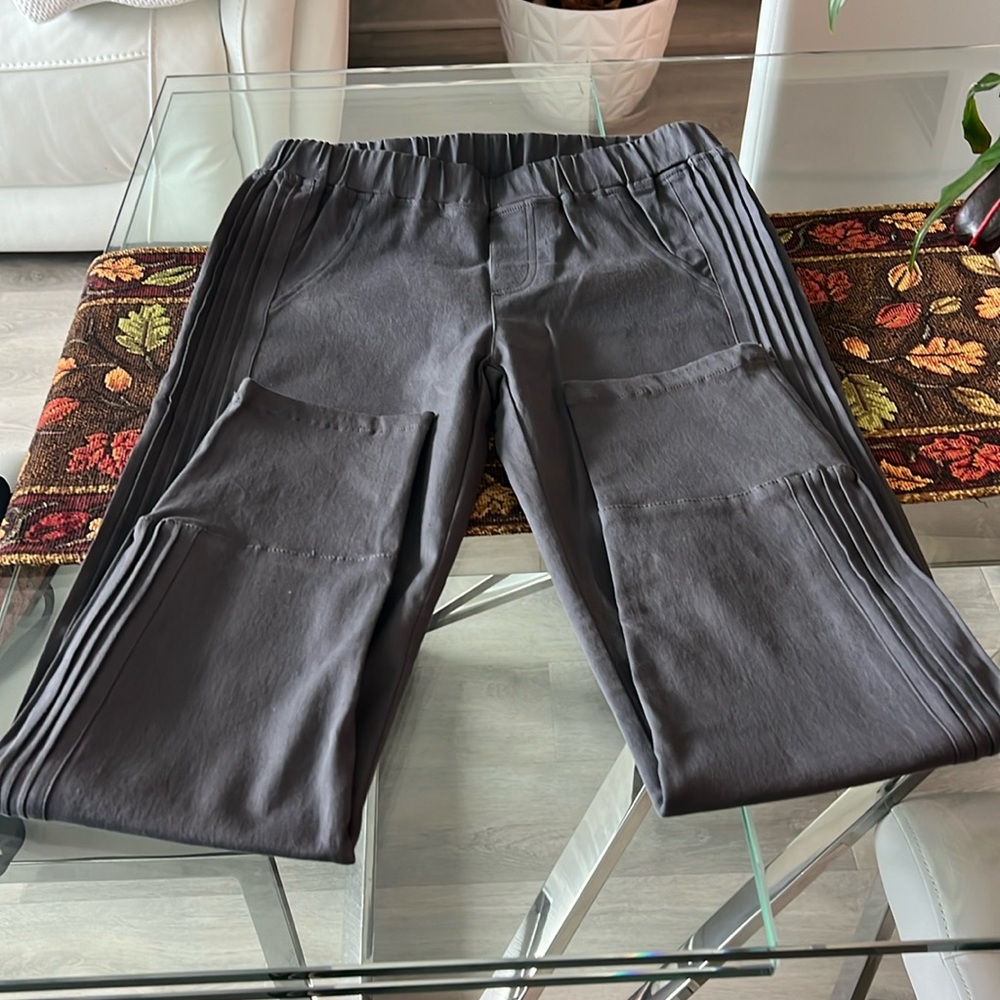 NWT Grey large skinny light weight jean